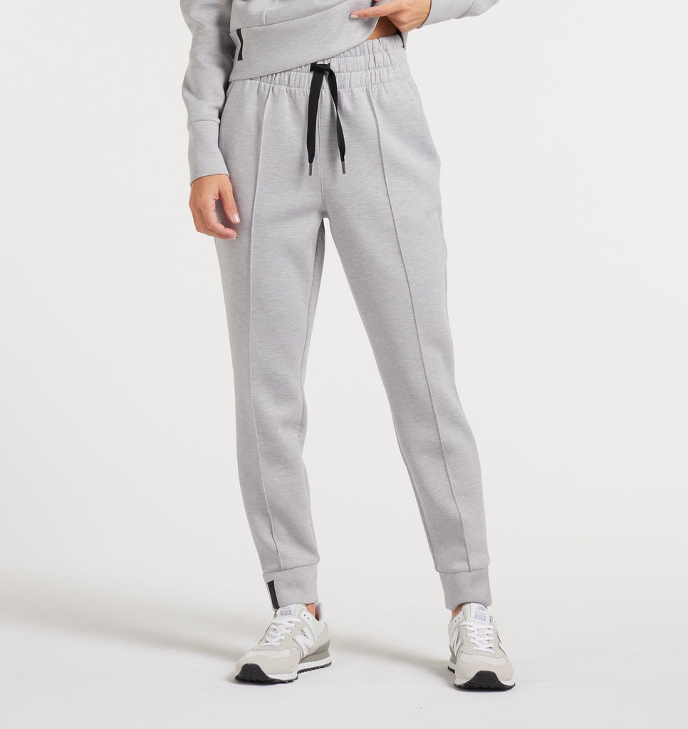 Model is 5'9", size 2 wearing size XS.